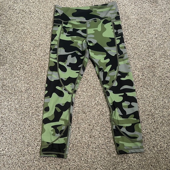 ZYIA camo olive green black leggings size 12 workout active wear - Picture 3 of 9